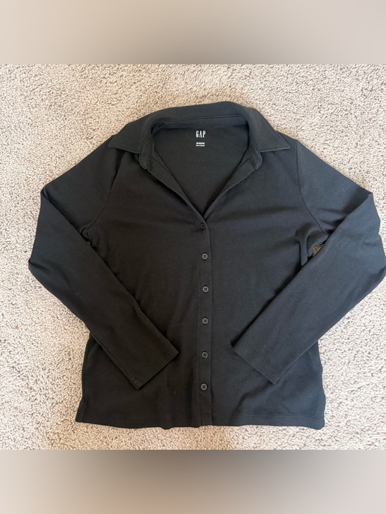 GAP Tops - GAP Modern Long Sleeve Button Up Tee